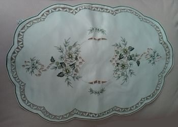 Napperon écru ovale fleurs brodées - 48X34cm - Neuf