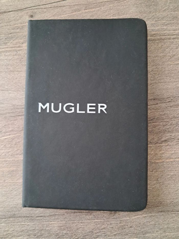 Notebook mugler