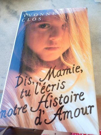 Livre Dis, Mamie, tu l écris notre histoire d amour 