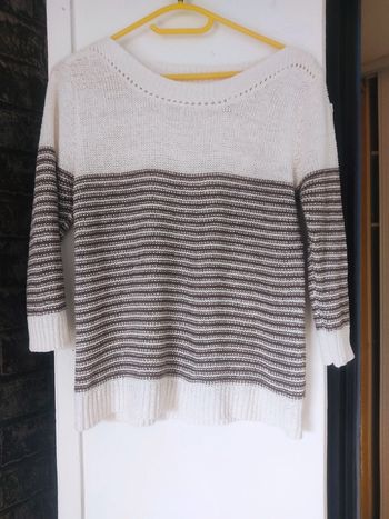 Pull blanc a rayures marrons