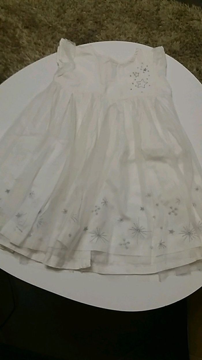 Robe blanche Vertbaudet 2 ans
