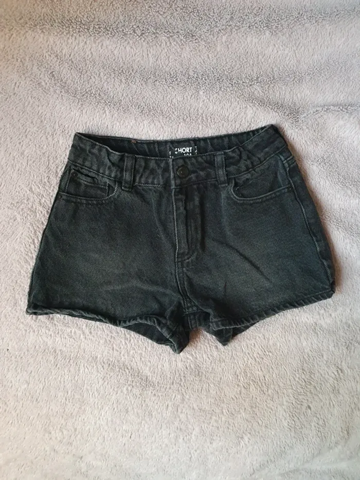 Short en jean noir Kiabi taille 10 ans