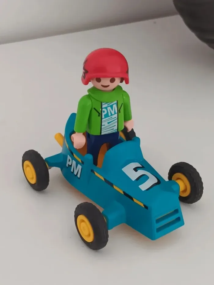 Enfant avec kart playmobil - photo numéro 3