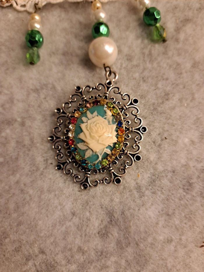 Collier magnifique strass vert dentelle et pendentif camé - photo numéro 9