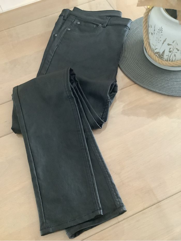 Pantalon simili cuir noir