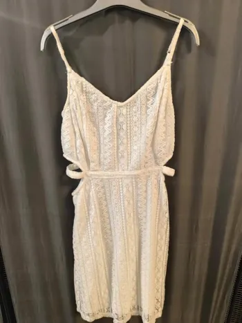 304435 robe blanc dentelle femme M jennyfer