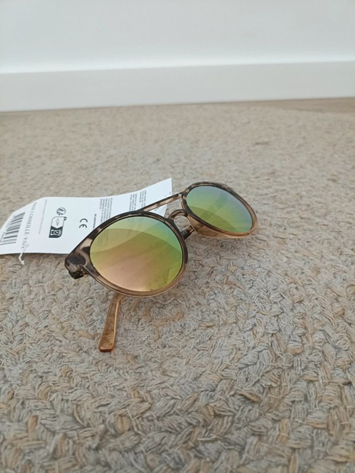 Lunettes de soleil neuves - photo numéro 2