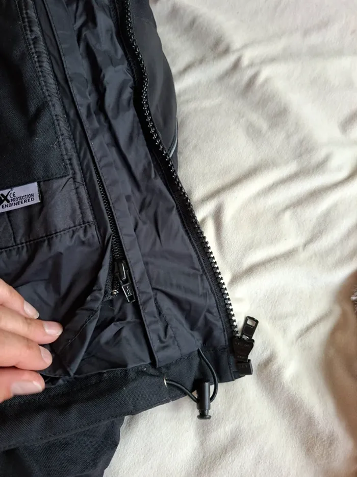 blouson de moto noir taille 1 , marque Bering avec protections épaules et dos - photo numéro 9