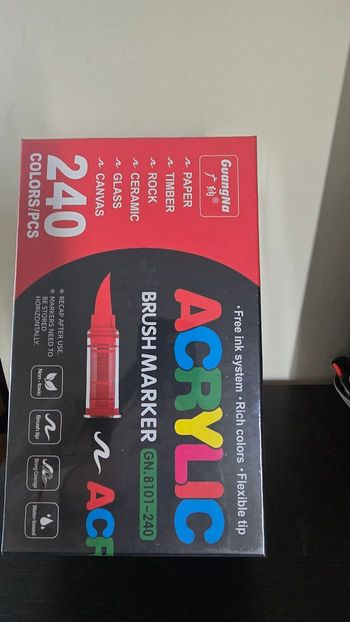 Boite Guangna 240 feutres acryliques neuve