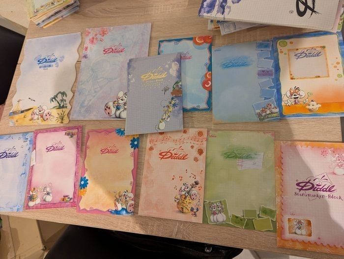 Lot d'une centaine de feuilles diddl