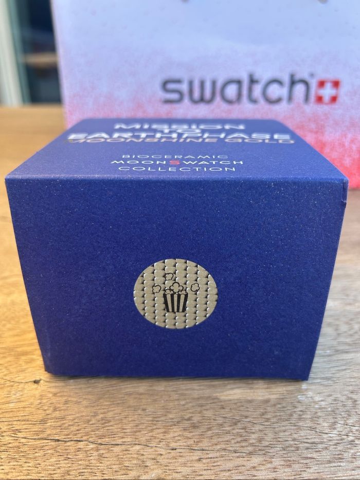Swatch x Omega Biocéramique Mooswatch Mission to Earthphase Moonshine Snoopy Gold PopCorn - photo numéro 7