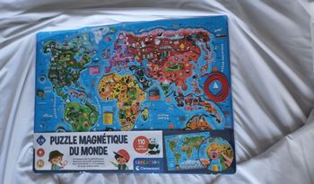 Puzzle magnétique du monde neuf
