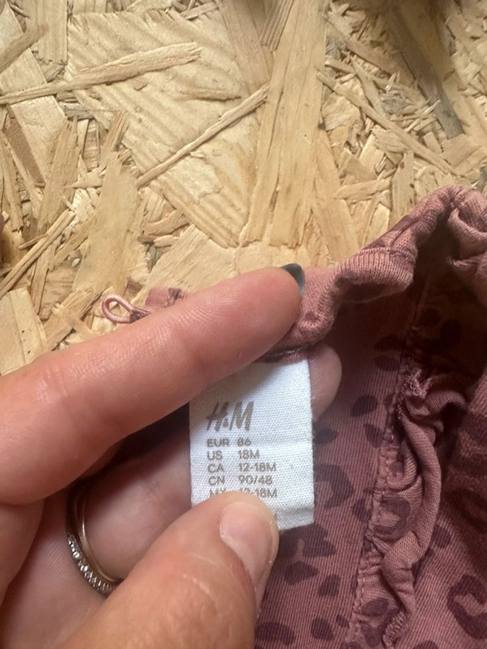 Haut bébé à motifs léopard H&M - photo numéro 2