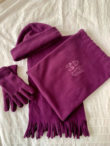 Ensemble violet bonnet écharpe gant et sac à dos