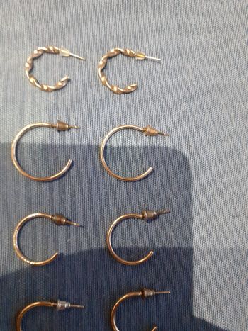 Lot de 8 paires de demi créole dorée de différentes tailles