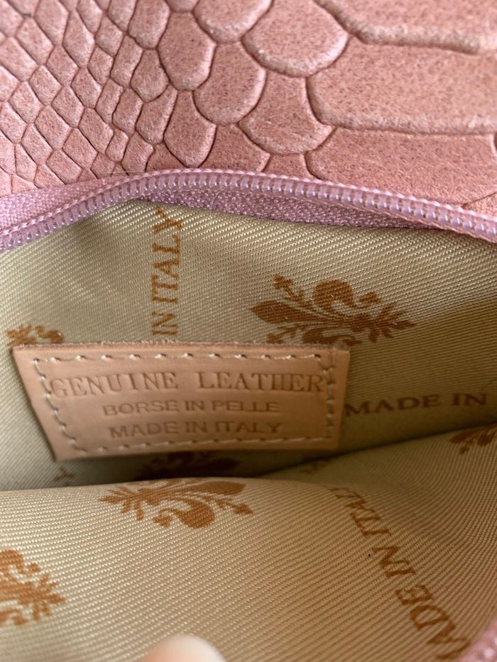 Petit sac en cuir italien avec finition effet python - photo numéro 6