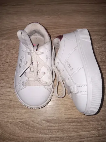 Chaussures Fila bébé blanches tendance, taille 22