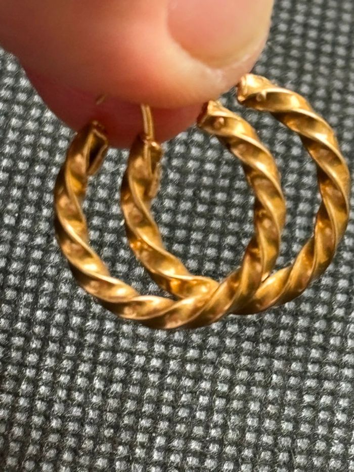 Belle paire de boucles d’oreilles «créoles » torsadées en or 18 carats femme TBE