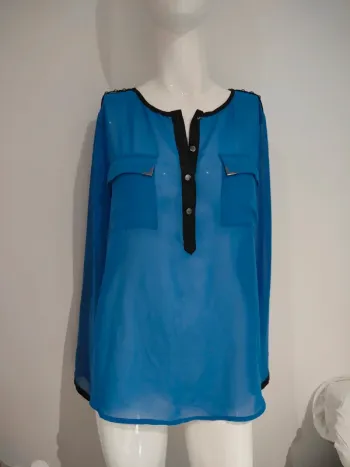 Blouse bleu roi de chez Breal