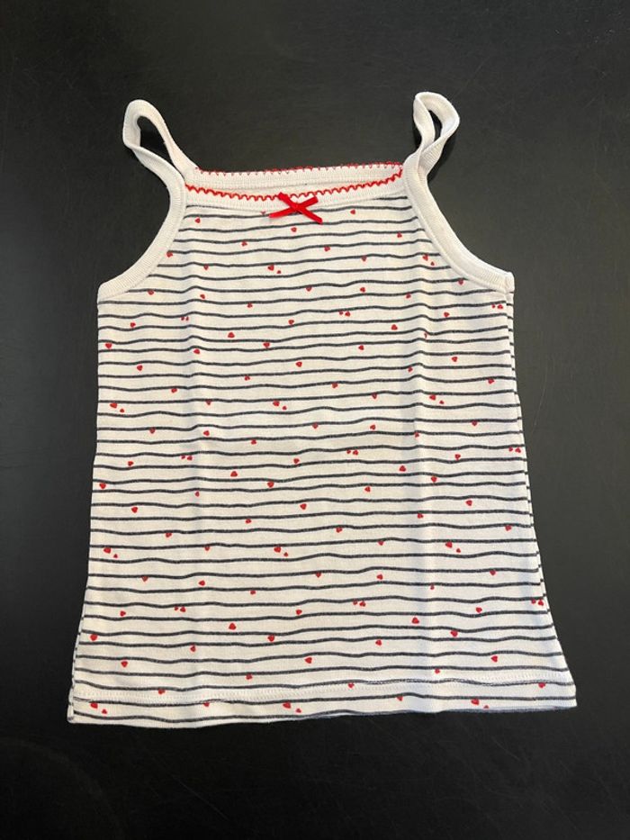 Débardeurs  cœurs 3 ans