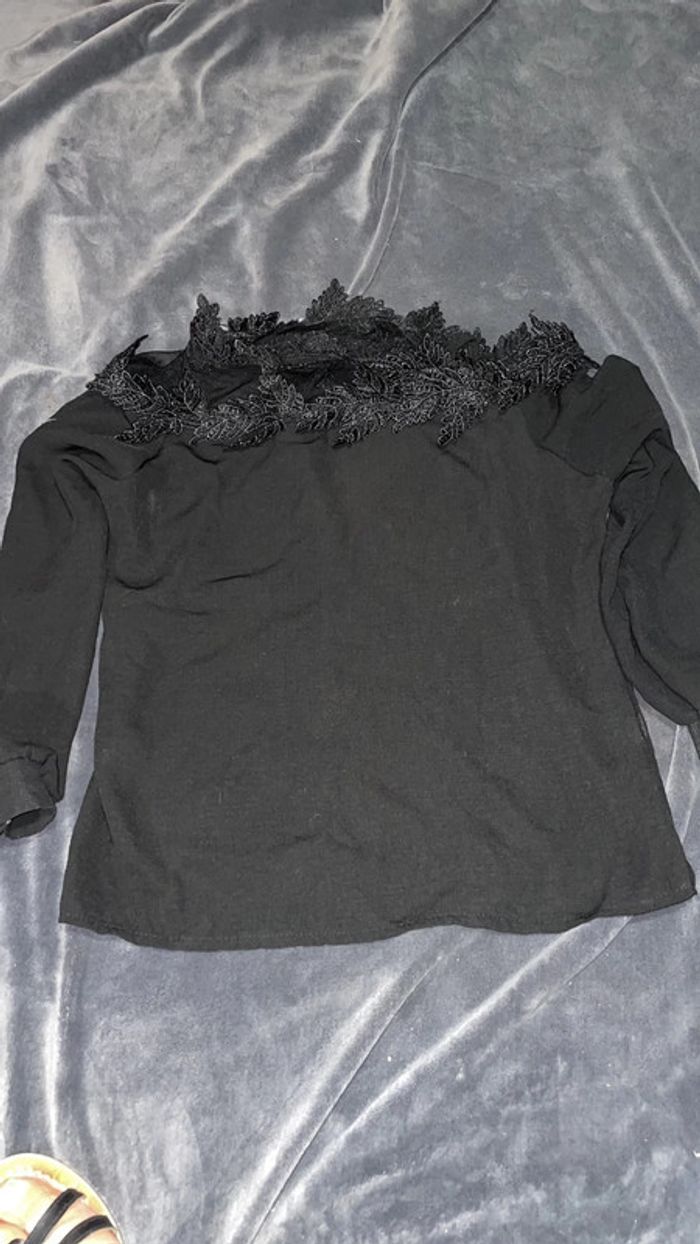 Haut noir manches longues taille 38