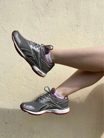 Chaussures de sport Reebok easy tone - gris argenté, rouge et blanc
