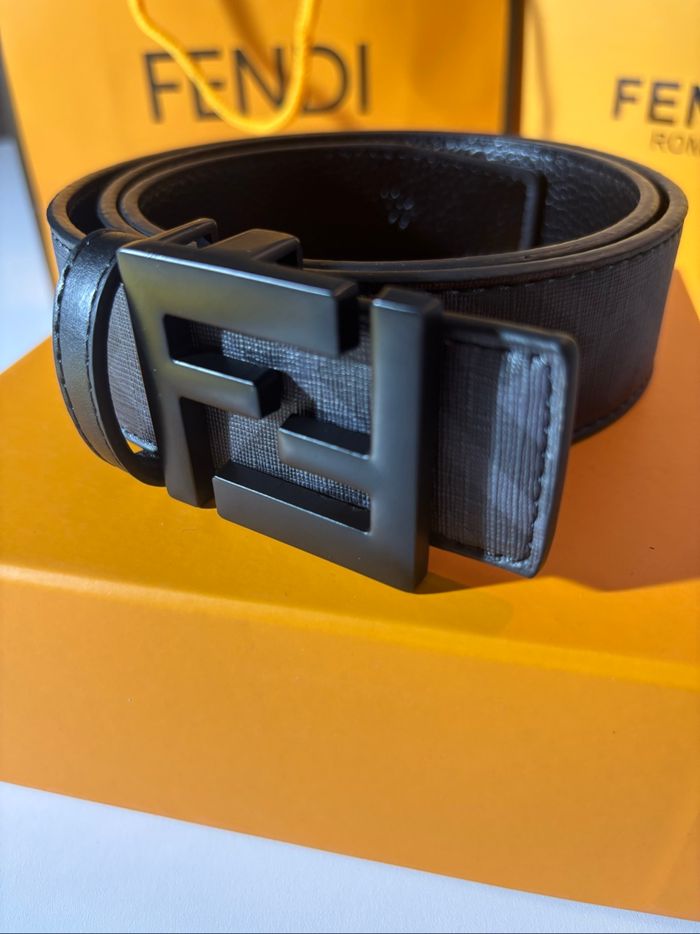 Ceintures Fendi vendu avec la boîte - photo numéro 4