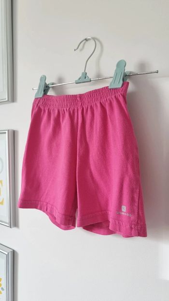 Domyos short fushia taille 4ans