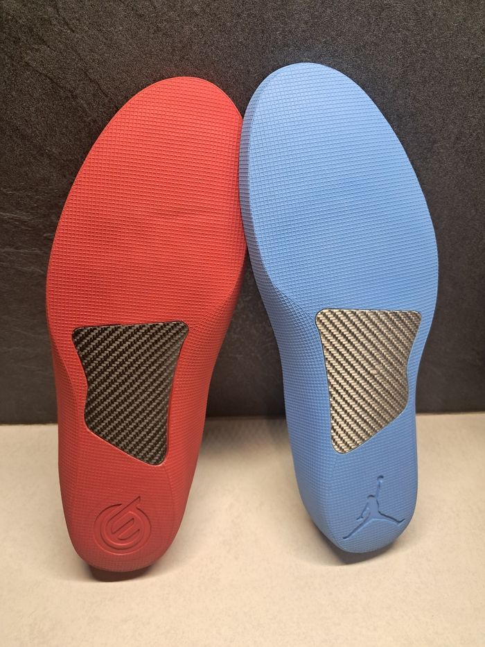 Semelles Jordan 2015 vintage T.43 jamais porté - photo numéro 3