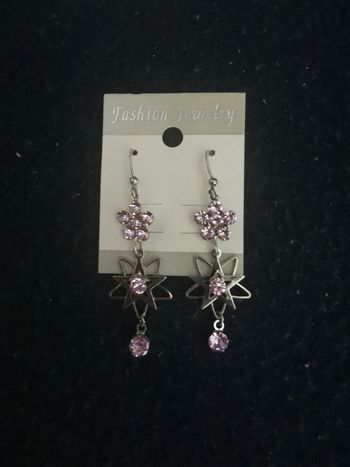Boucles pendantes a strass roses