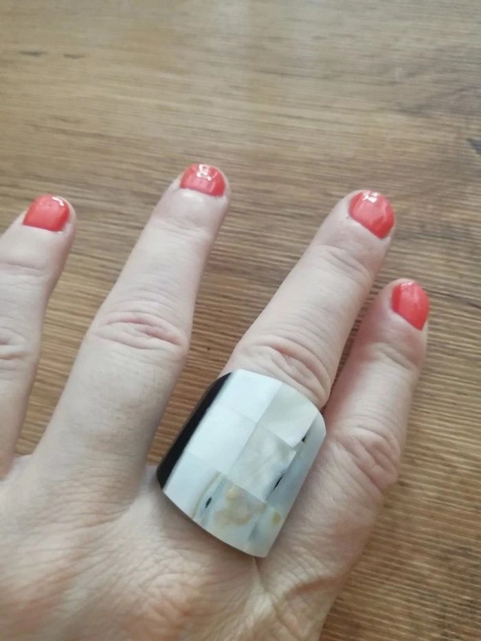 Bague en bois et nacre - photo numéro 2