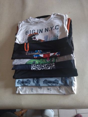 Lot de 8 tee shirt manches courtes, taille 4 ans