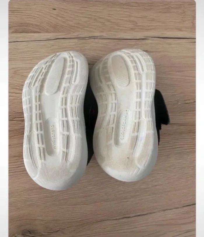 Baskets adidas à scratch rose et noires taille 22 en très bon état - photo numéro 3