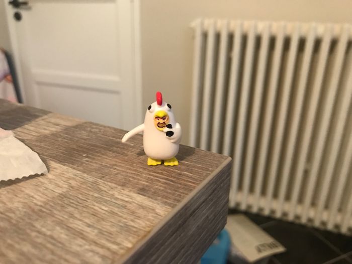 Figurine mini homme poulet toy story