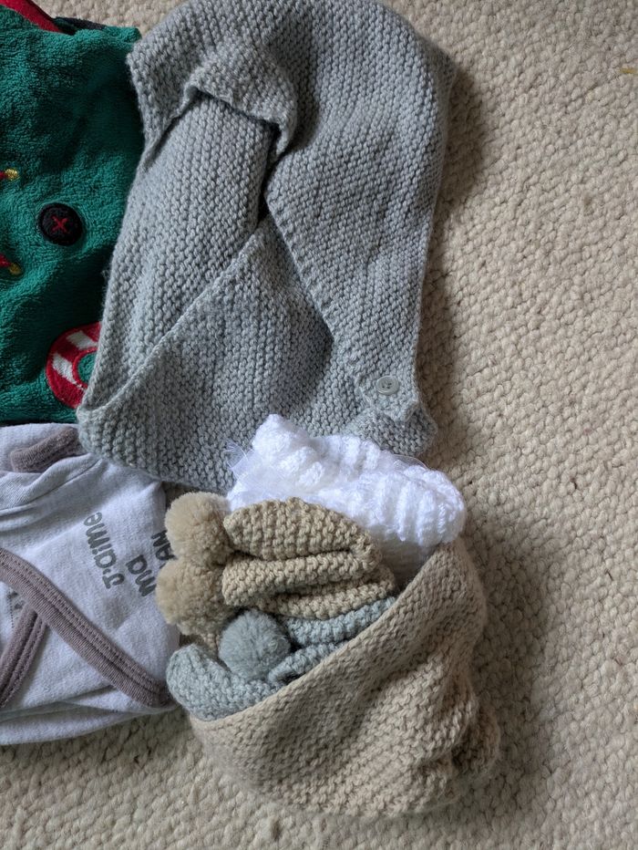 Lot de 10 pièces + bonnets et chaussonspe - photo numéro 3