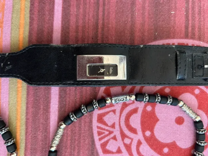 Lot de bijoux divers et sa vanity offerte - photo numéro 5
