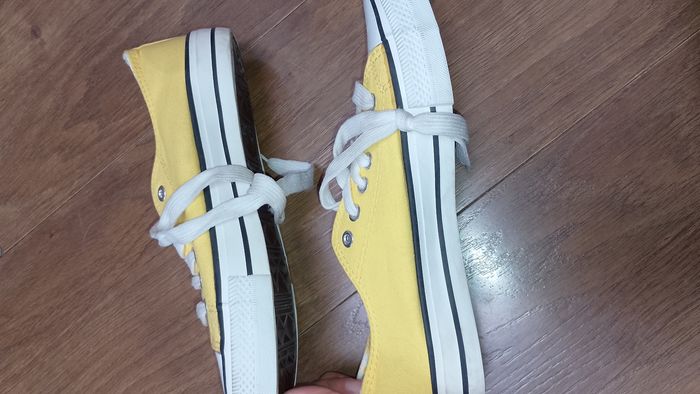 Basket, chaussure style " converse " jaune P. 38 - photo numéro 2