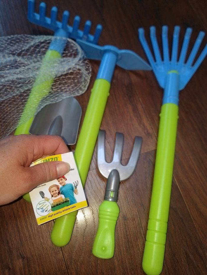 Lot d'accessoires jardinier enfant neuf