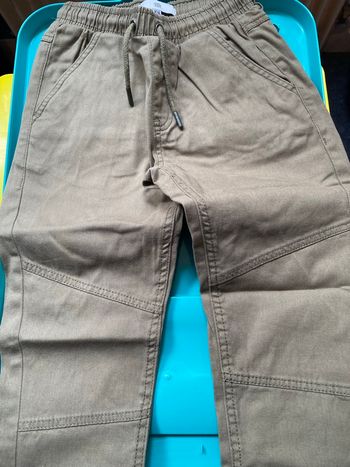 Pantalon neuf kaki 10 ans 