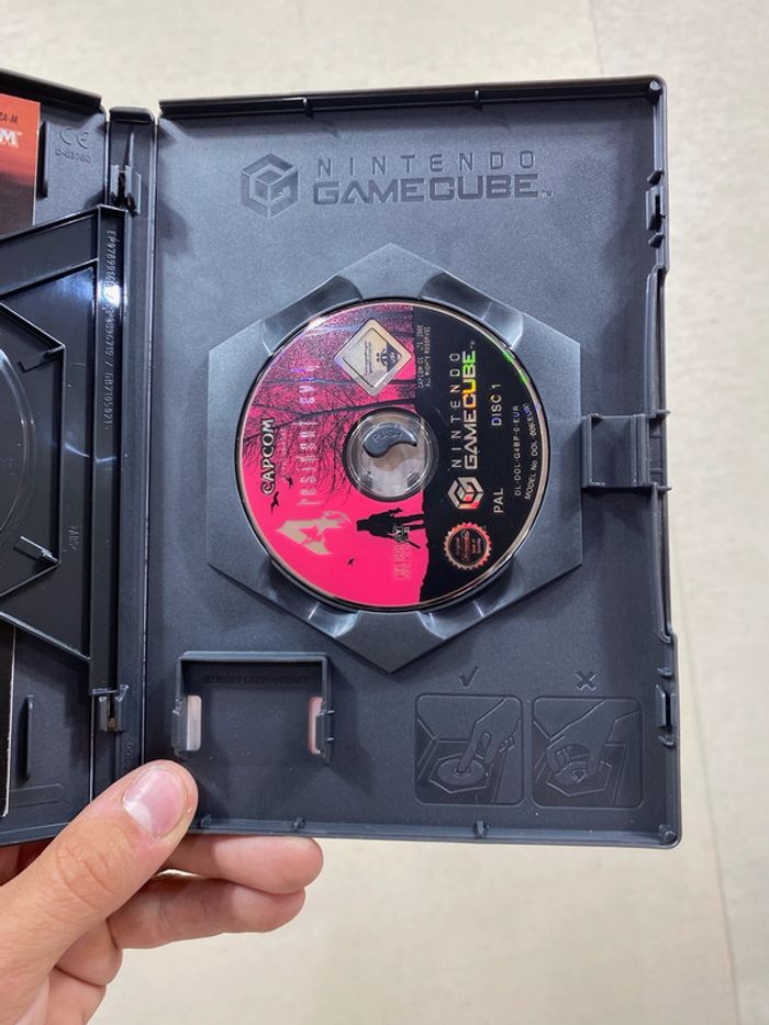Resident Evil 4 GameCube – version PAL complète  (2 disques + notice) - photo numéro 4