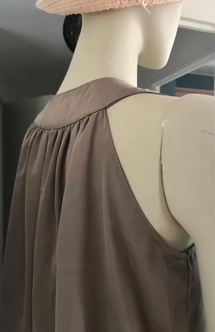 Robe satinée taupe - photo numéro 3