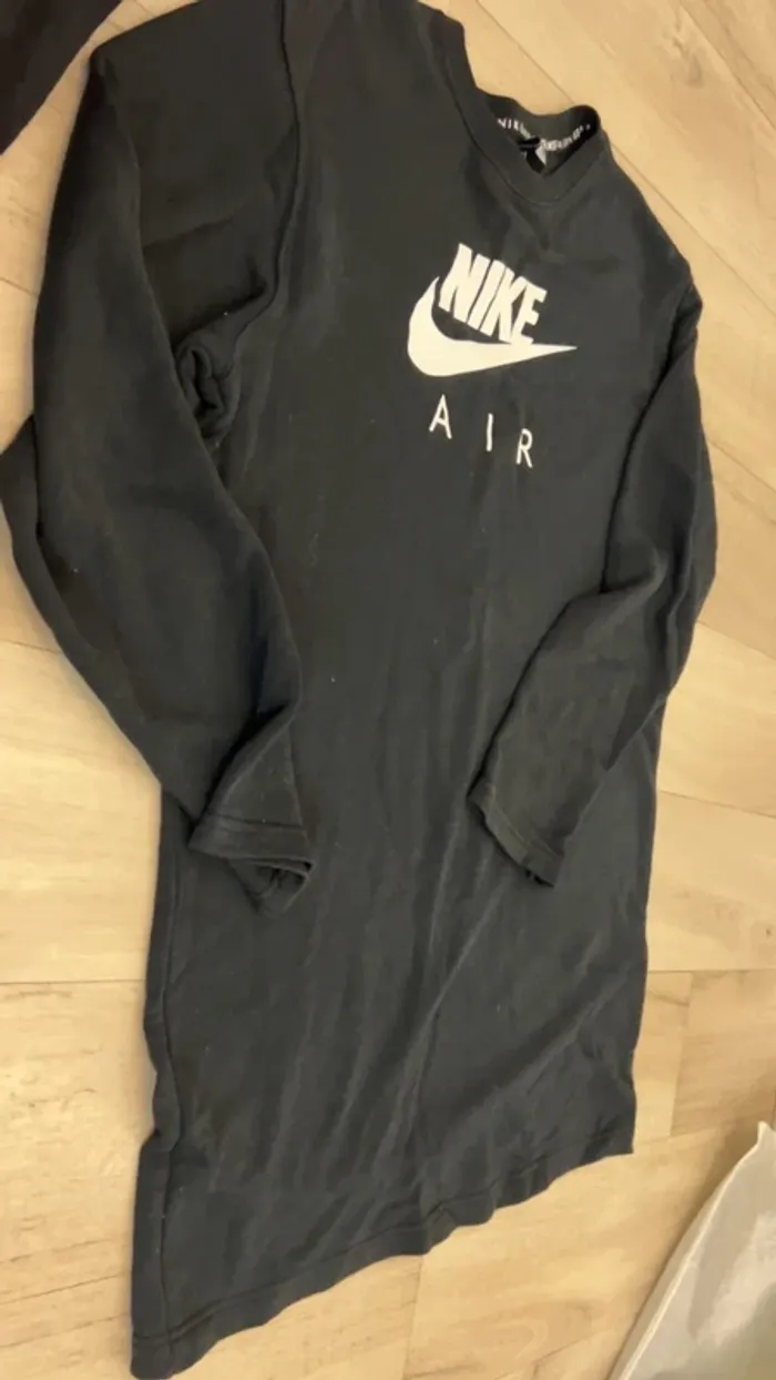 Pull robe Nike air taille S très bon état - photo numéro 2