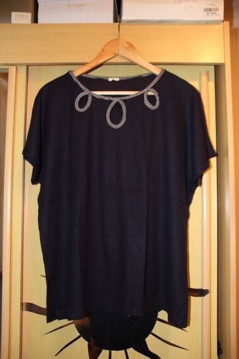 t-shirt noir col fantaisie