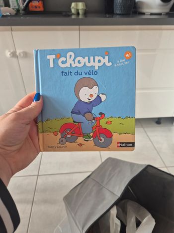 Tchoupi fait du vélo