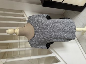 Blouse manches courtes Naf Naf grise et dentelle noire