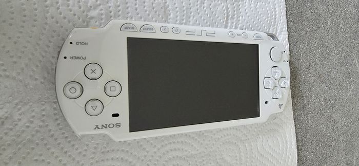 PSP 2004 white - photo numéro 5