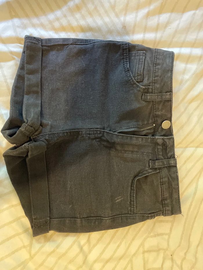 Short noir