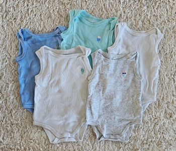 Lot 5 bodies sans manche 1 mois