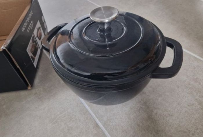 Cocotte en fonte NEUVE - photo numéro 4