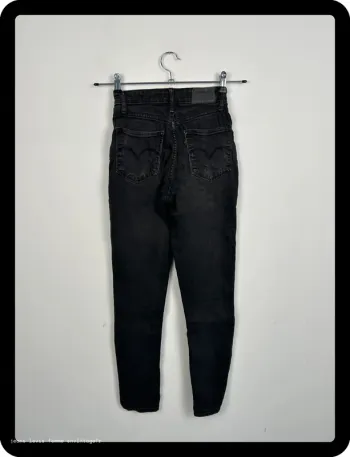 Jean Levi's Femme Noir | 724 High Rise Skinny | Taille W26 L28 FR36 | Très Bon État | BP53